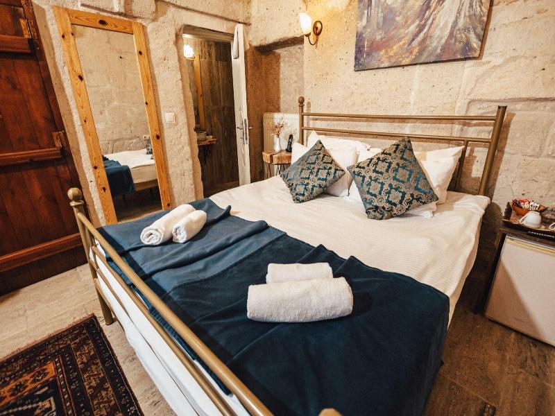 Young Cave Hotel image