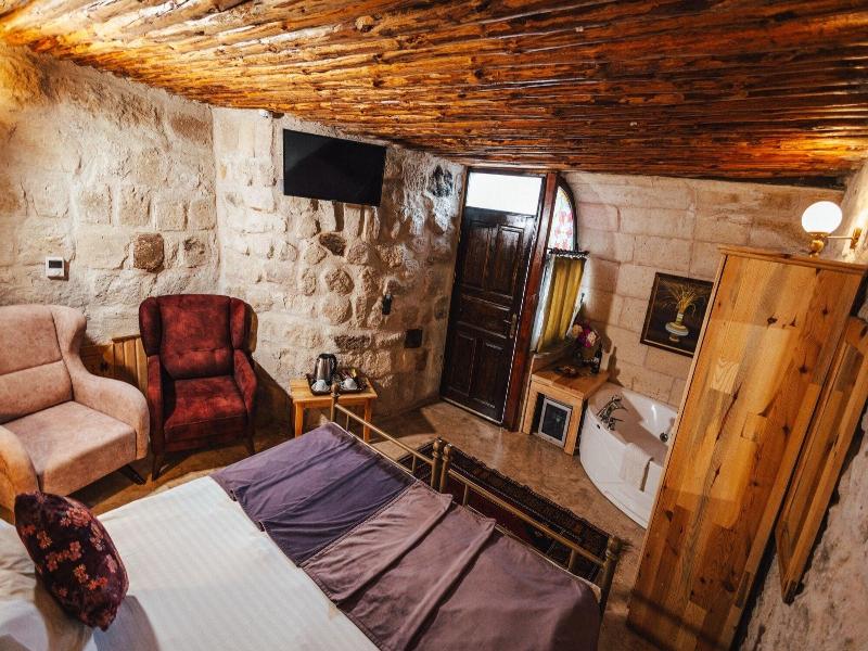 Young Cave Hotel image