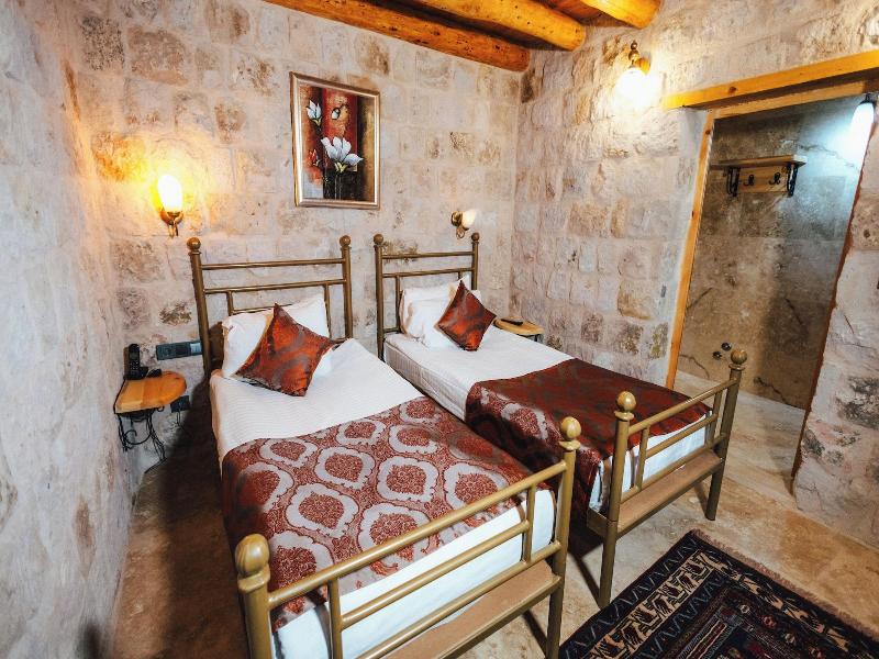 Young Cave Hotel image