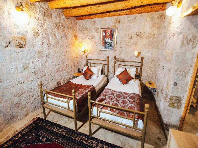 Young Cave Hotel image