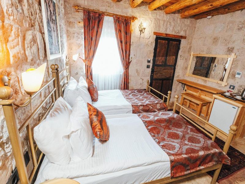 Young Cave Hotel image