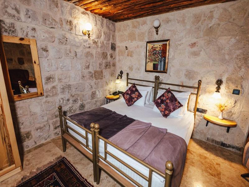Young Cave Hotel image