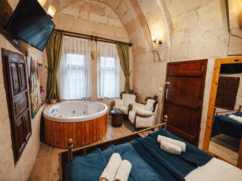 Young Cave Hotel image
