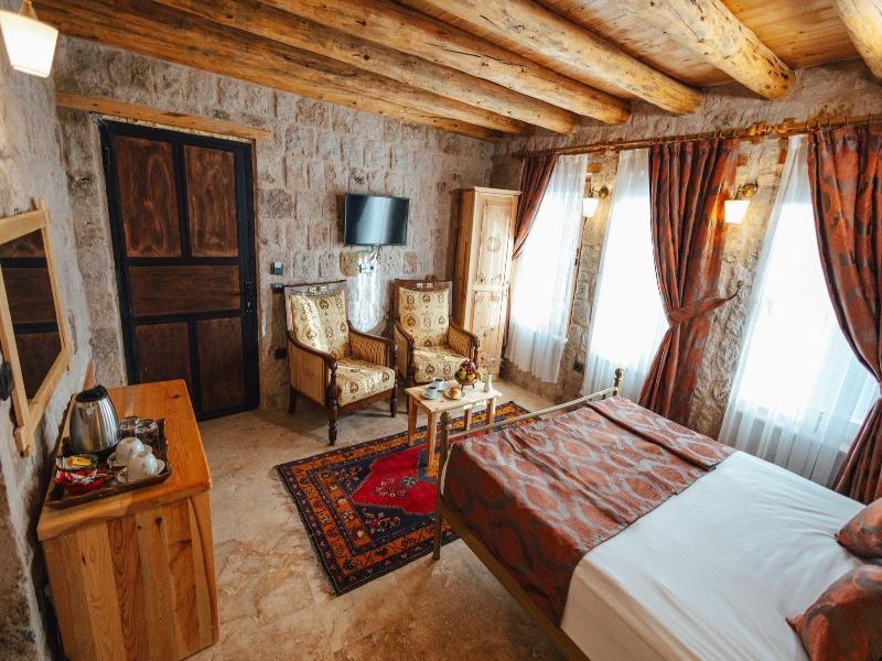 Young Cave Hotel image