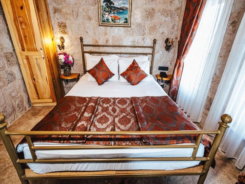 Young Cave Hotel image