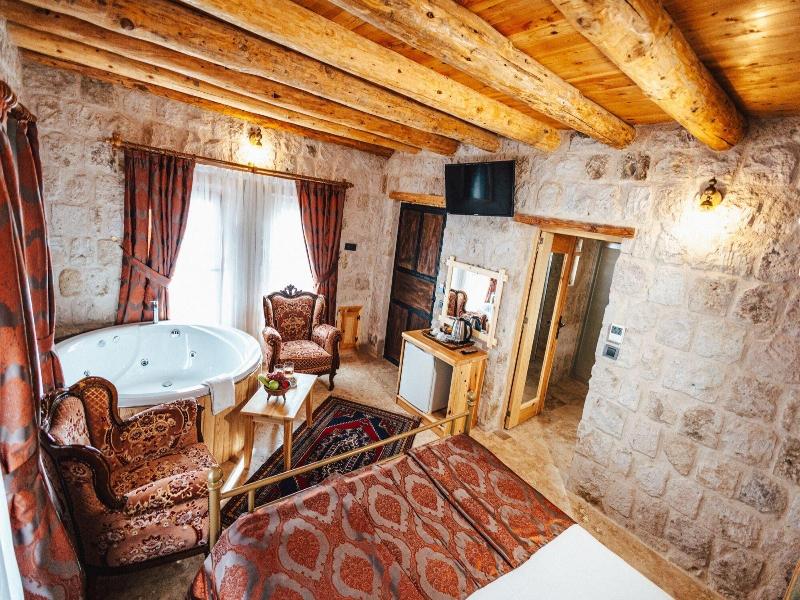 Young Cave Hotel image