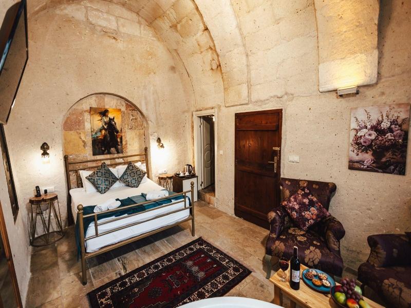 Young Cave Hotel image