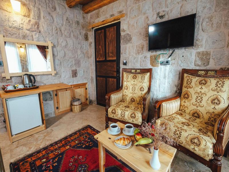 Young Cave Hotel image
