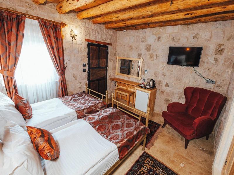 Young Cave Hotel image