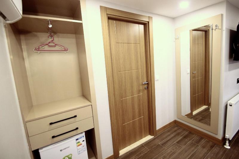 Hira Hotel image