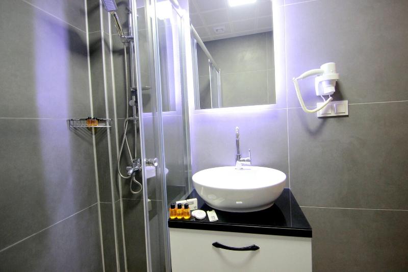Hira Hotel image