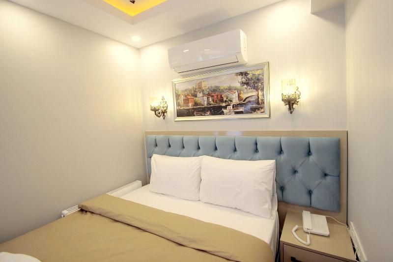 Hira Hotel image