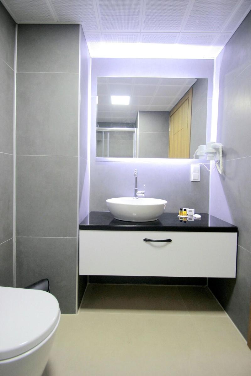Hira Hotel image