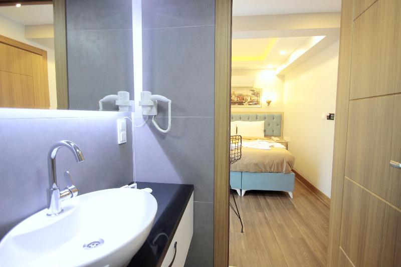 Hira Hotel image