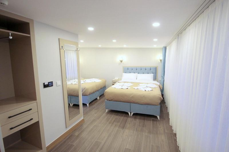 Hira Hotel image
