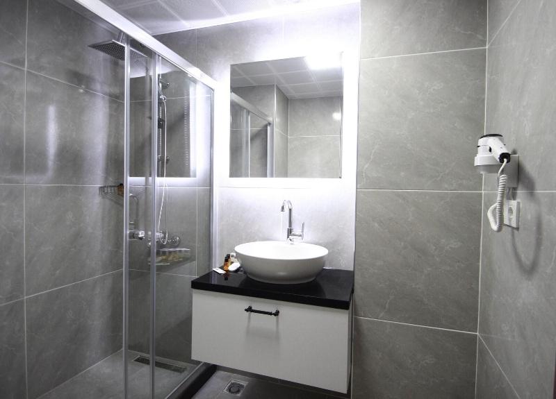 Hira Hotel image