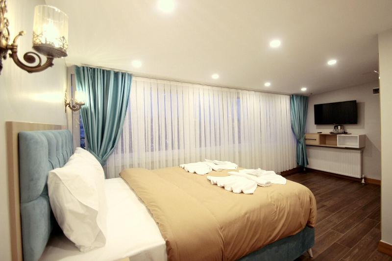 Hira Hotel image