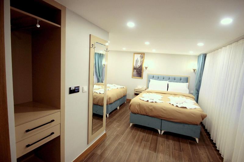 Hira Hotel image