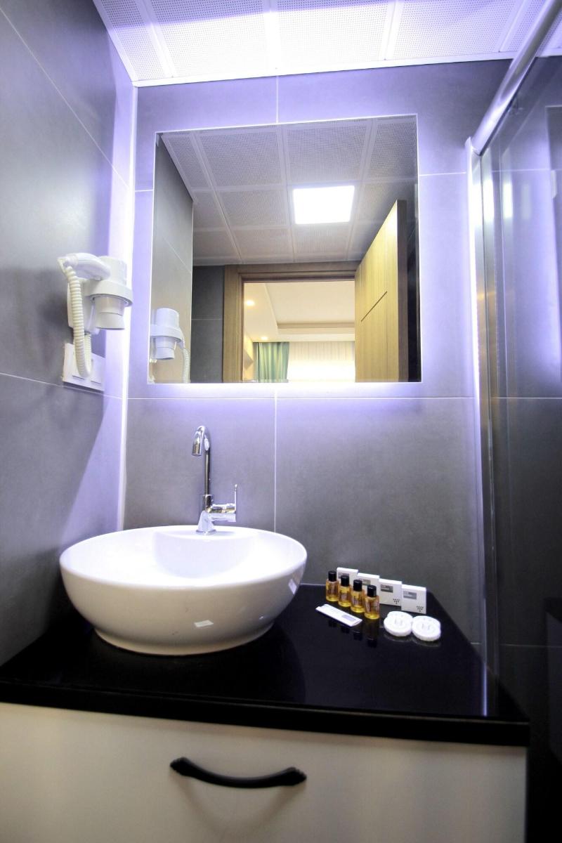 Hira Hotel image