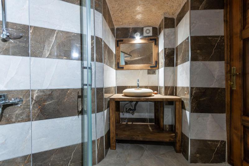 Lemon Cave Suites And Coffee House image