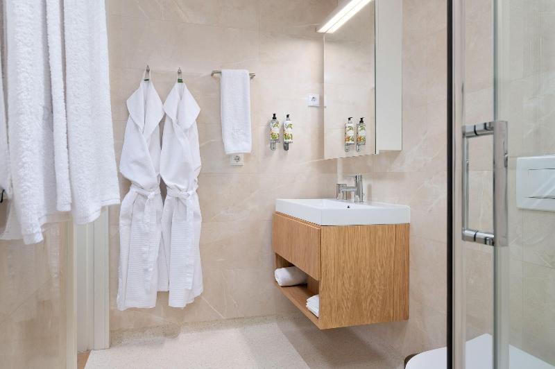 Hotel Bfresh - Pool - Fitness - Padel - By Oporto image