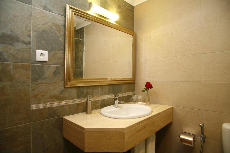 Vila Dos Castanheiros image
