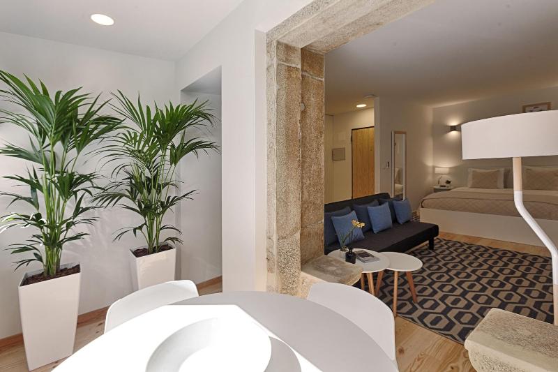 Oporto Local Studios image