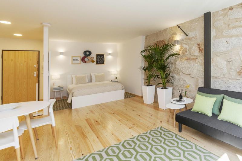 Oporto Local Studios image