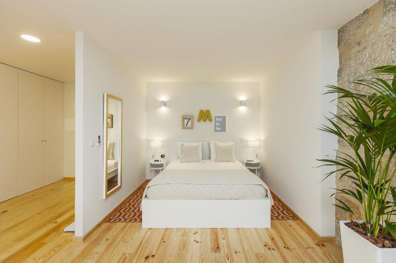 Oporto Local Studios image