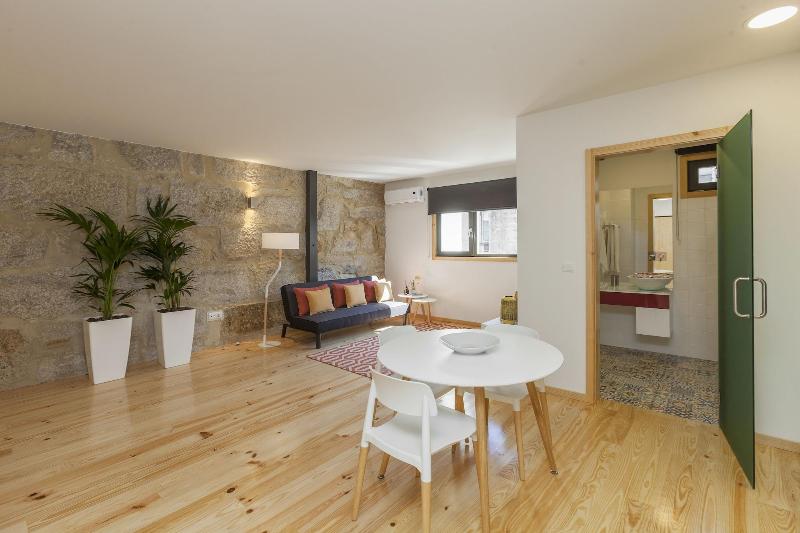 Oporto Local Studios image
