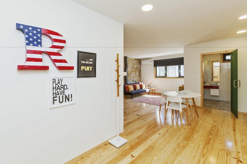 Oporto Local Studios image