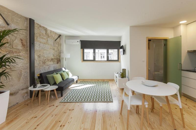Oporto Local Studios image