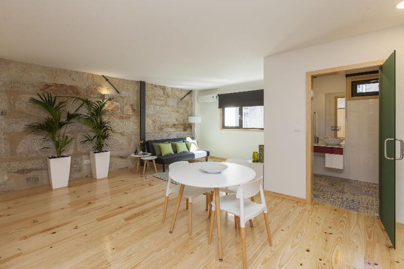 Oporto Local Studios image