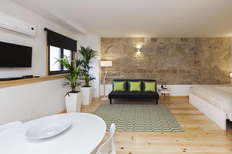 Oporto Local Studios image
