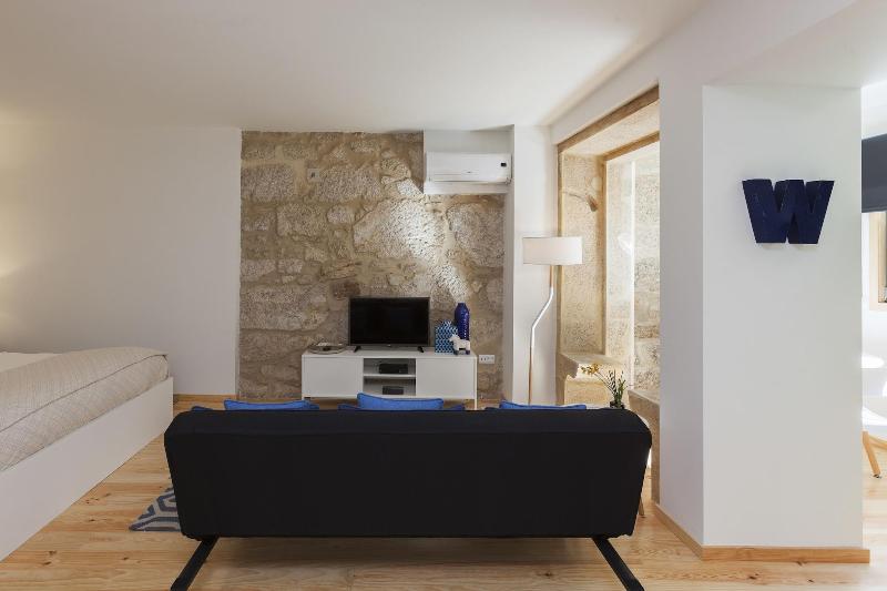 Oporto Local Studios image