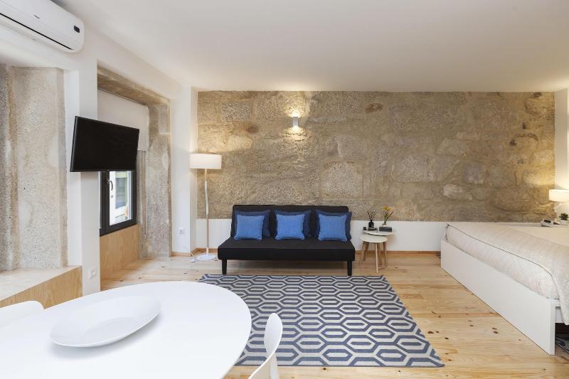 Oporto Local Studios image