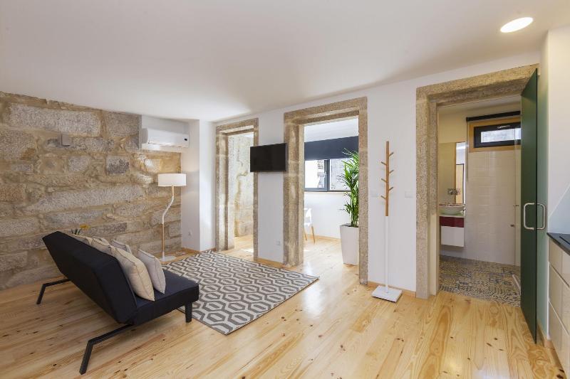 Oporto Local Studios image