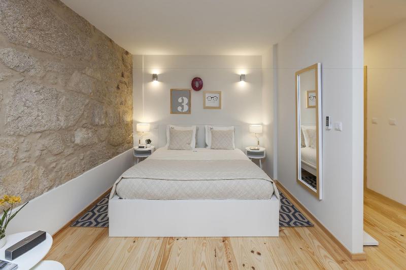 Oporto Local Studios image