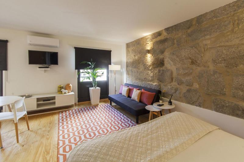 Oporto Local Studios image