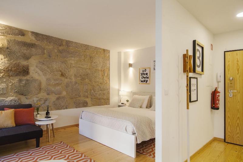 Oporto Local Studios image