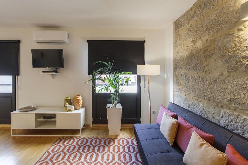 Oporto Local Studios image