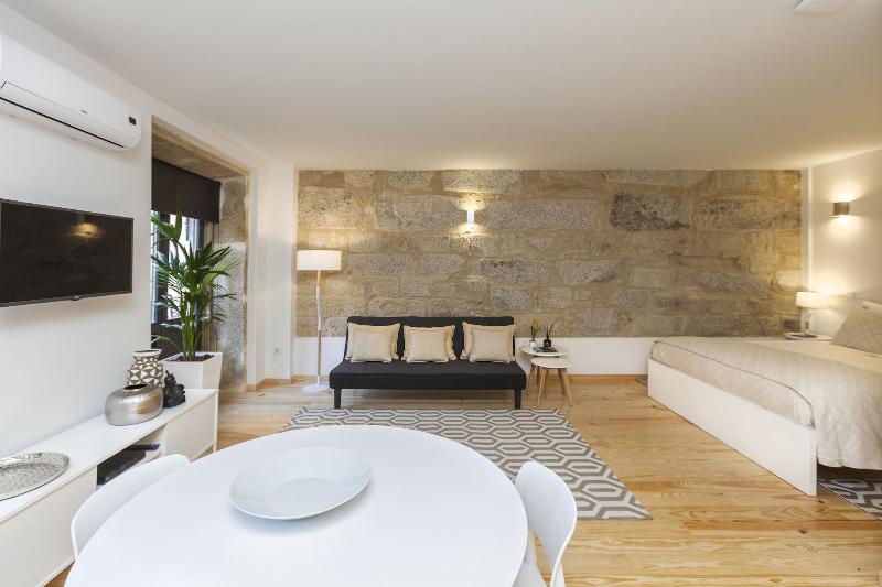 Oporto Local Studios image