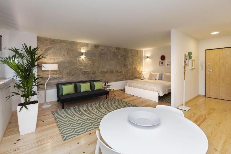 Oporto Local Studios image