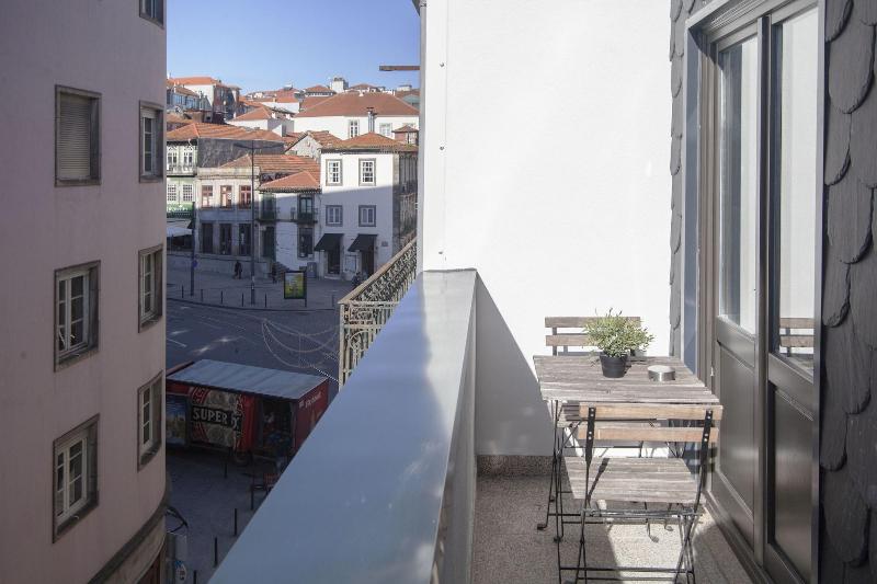Oporto Local Studios image