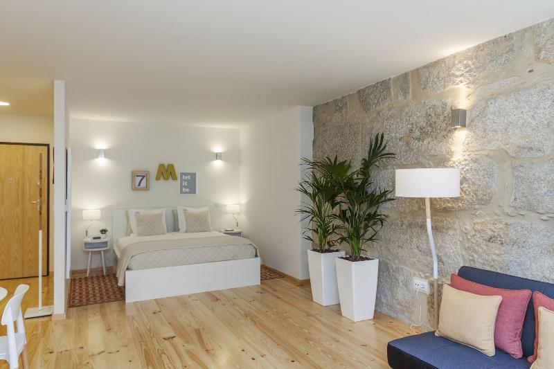 Oporto Local Studios image