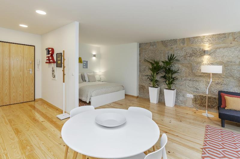 Oporto Local Studios image