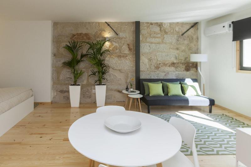 Oporto Local Studios image