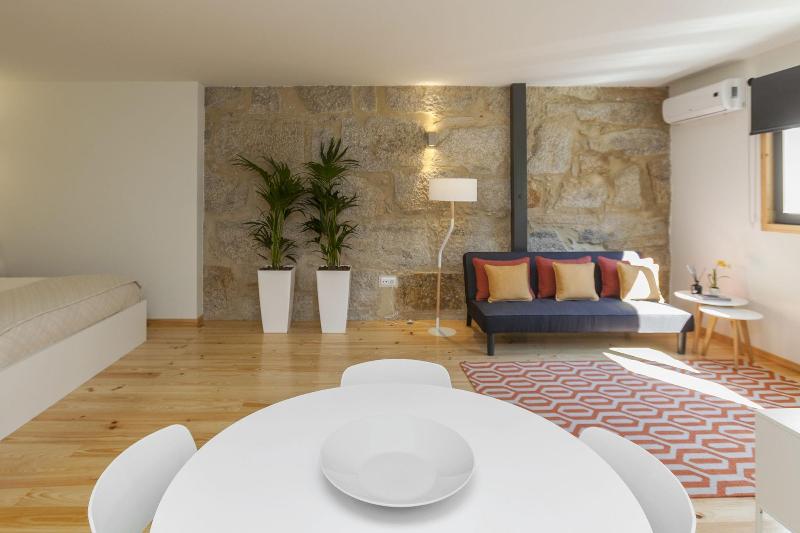 Oporto Local Studios image