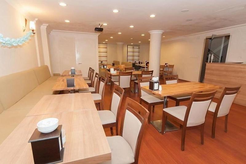 Dolce Vita Apartments image