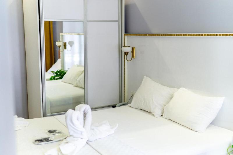 Dolce Vita Apartments image